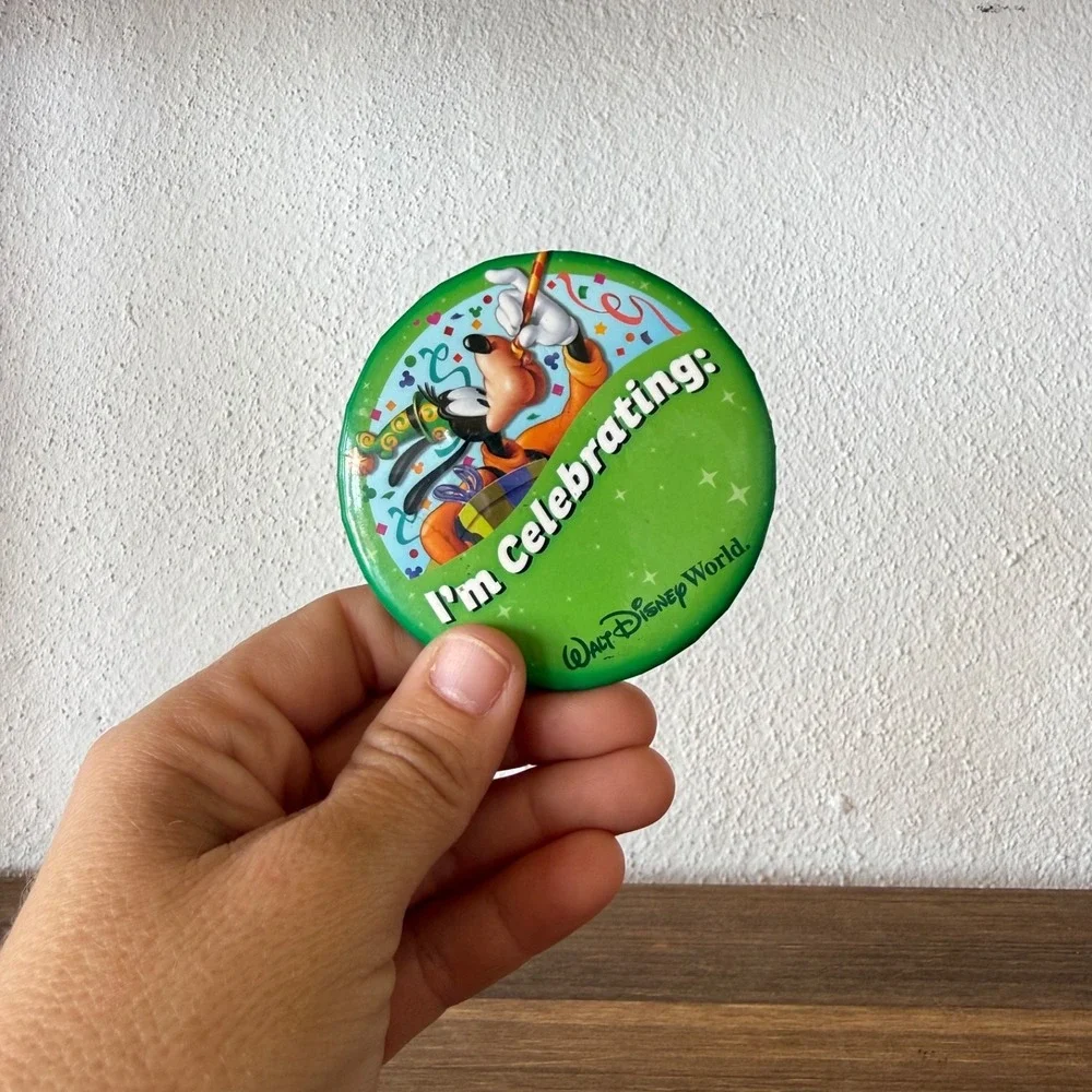 Vintage Disney World I'm Celebrating Goofy Green‎ Button Pin